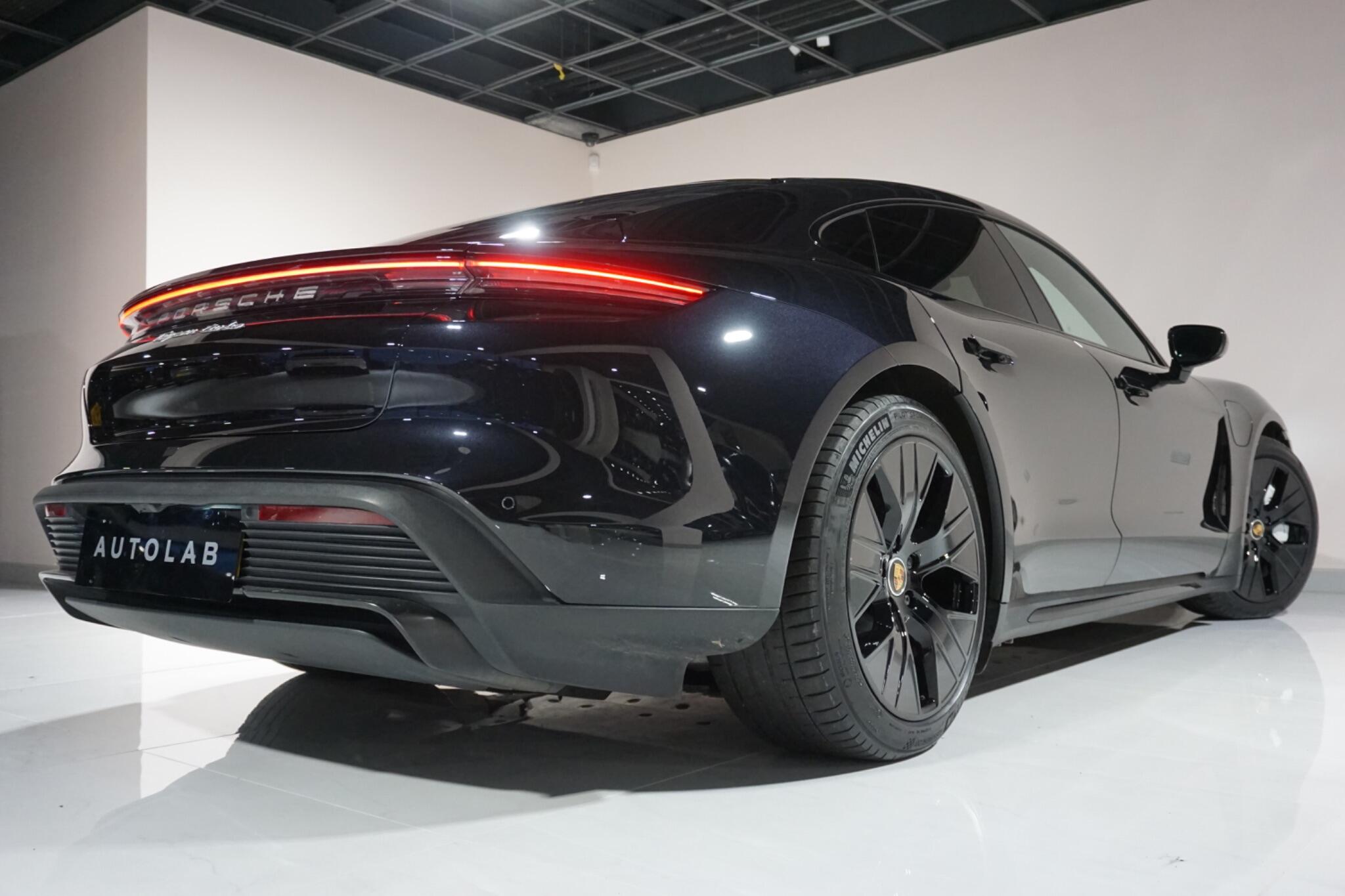 Porsche Taycan Performance Plus 93.4kWh Turbo Saloon 4dr Electric Auto 4WD (680 ps)